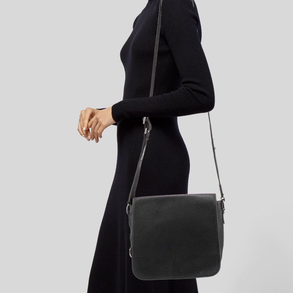 Authentic Louis Vuitton Taiga Andrei Messenger Bag Black - Picture 4 of 11